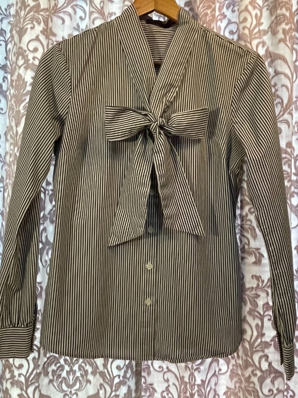 Women's THE LIMITED Medium B&W Vert. Pinstripe Button Down L/S Top w/Bowtie Neck